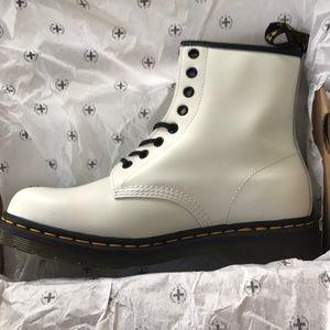 size 9 dr martens